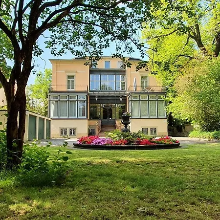 Haniel Frieda Apartment